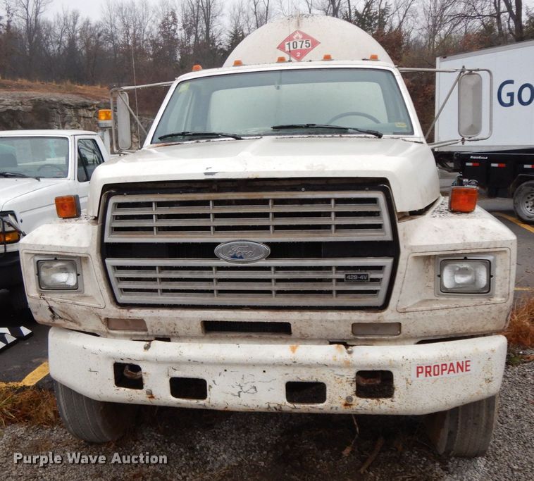 image for item HP9102 1989 Ford F700  fuel truck
