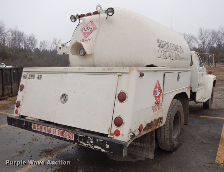 image for item HP9102 1989 Ford F700  fuel truck