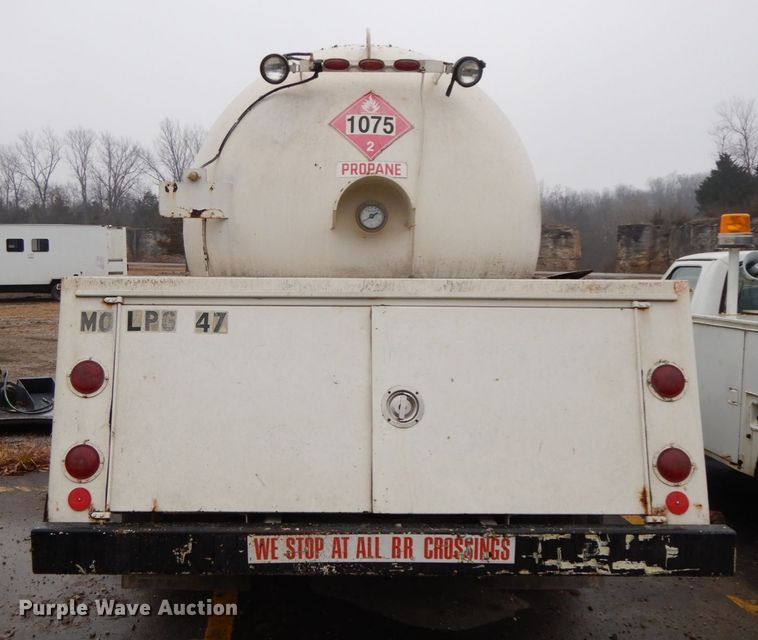 image for item HP9102 1989 Ford F700  fuel truck