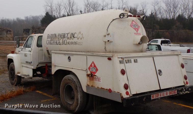 image for item HP9102 1989 Ford F700  fuel truck