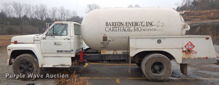 image for item HP9102 1989 Ford F700  fuel truck