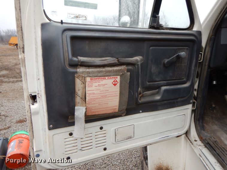 image for item HP9102 1989 Ford F700  fuel truck