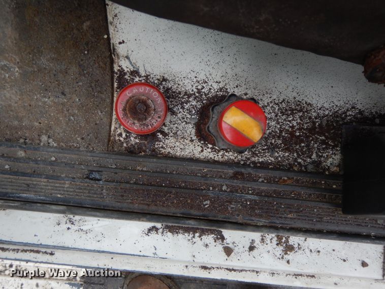 image for item HP9102 1989 Ford F700  fuel truck