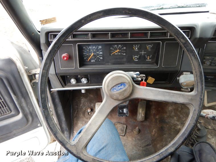 image for item HP9102 1989 Ford F700  fuel truck