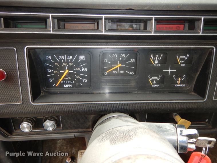 image for item HP9102 1989 Ford F700  fuel truck