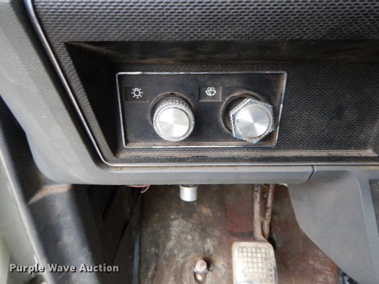 image for item HP9102 1989 Ford F700  fuel truck