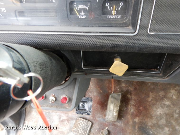 image for item HP9102 1989 Ford F700  fuel truck