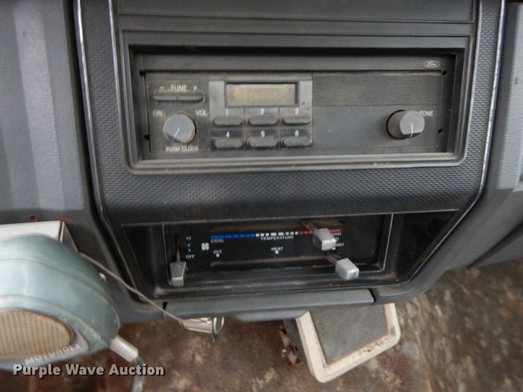 image for item HP9102 1989 Ford F700  fuel truck