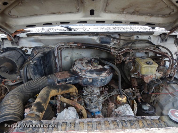 image for item HP9102 1989 Ford F700  fuel truck