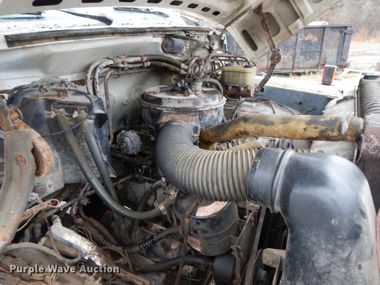 image for item HP9102 1989 Ford F700  fuel truck