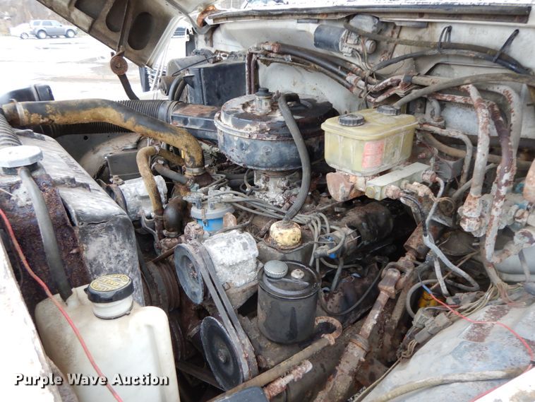 image for item HP9102 1989 Ford F700  fuel truck