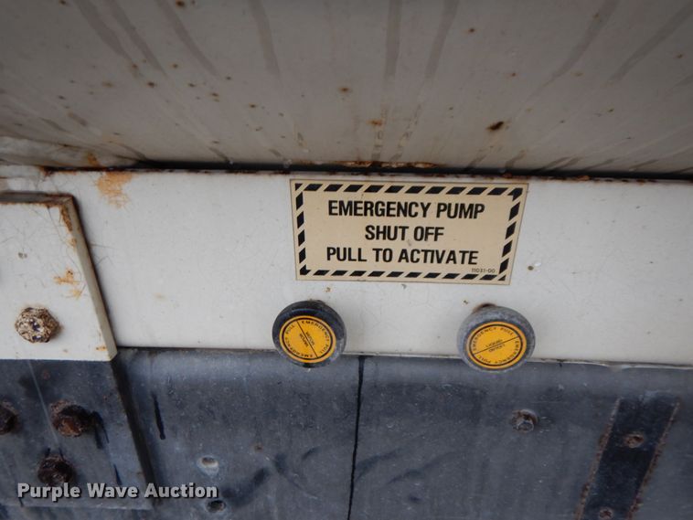 image for item HP9102 1989 Ford F700  fuel truck