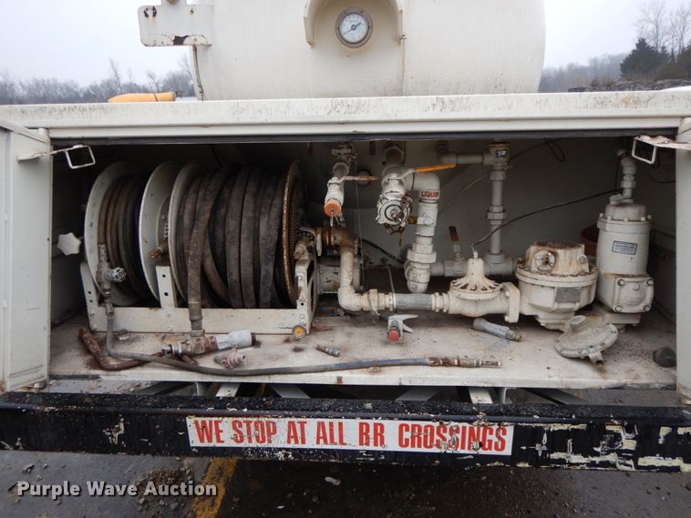 image for item HP9102 1989 Ford F700  fuel truck