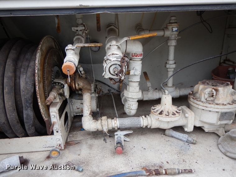 image for item HP9102 1989 Ford F700  fuel truck