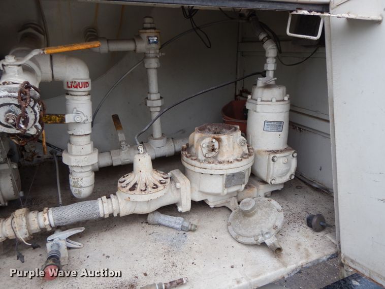 image for item HP9102 1989 Ford F700  fuel truck