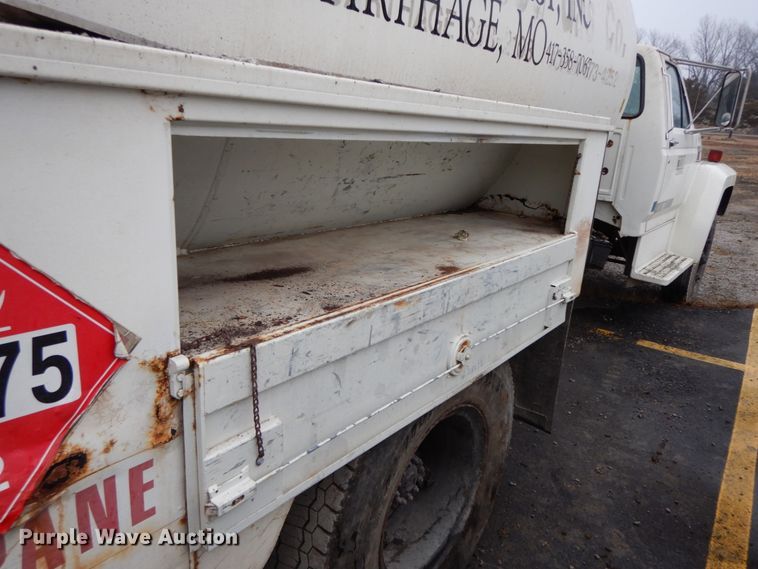image for item HP9102 1989 Ford F700  fuel truck