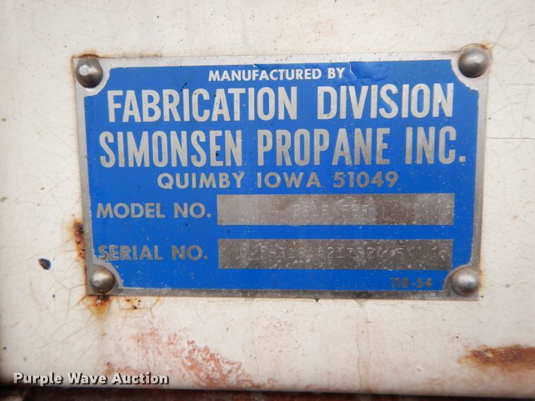 image for item HP9102 1989 Ford F700  fuel truck