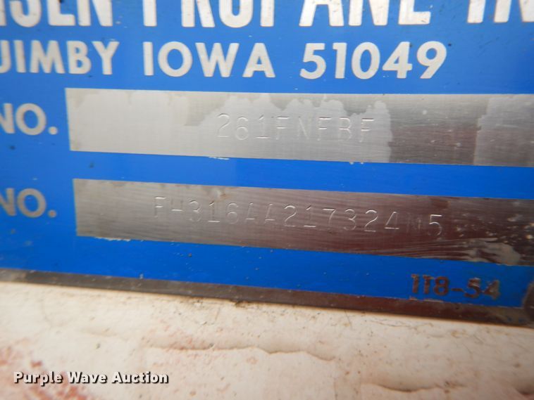 image for item HP9102 1989 Ford F700  fuel truck