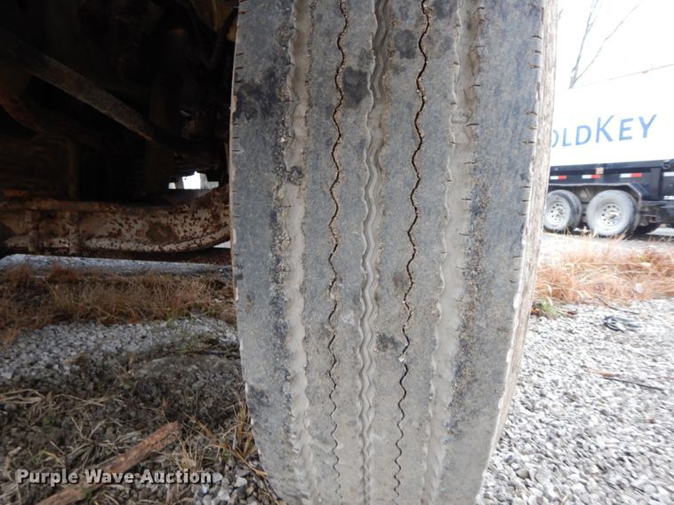 image for item HP9102 1989 Ford F700  fuel truck