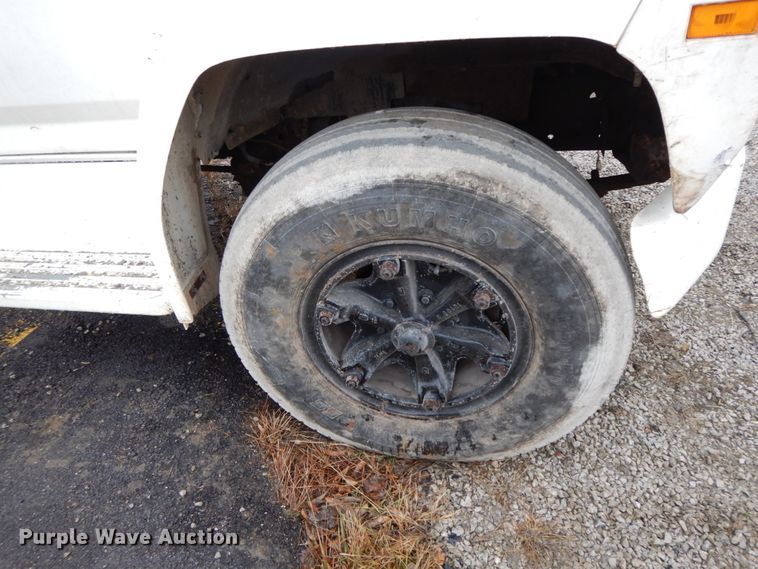 image for item HP9102 1989 Ford F700  fuel truck