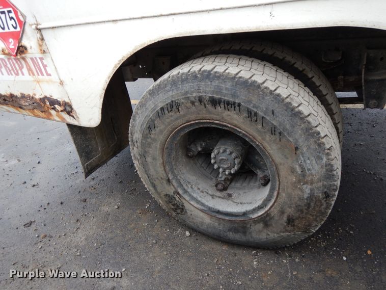 image for item HP9102 1989 Ford F700  fuel truck