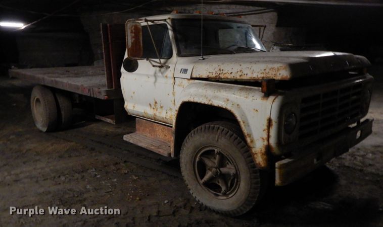 image for item HP9103 1975 Ford F700  dump flatbed truck