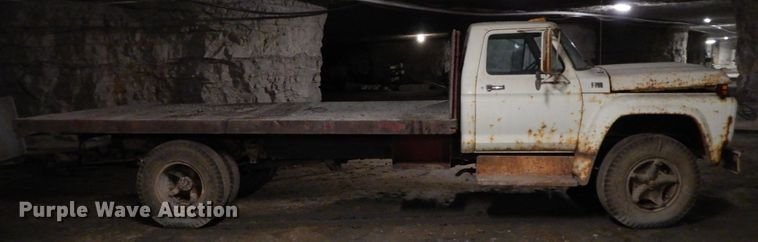 image for item HP9103 1975 Ford F700  dump flatbed truck