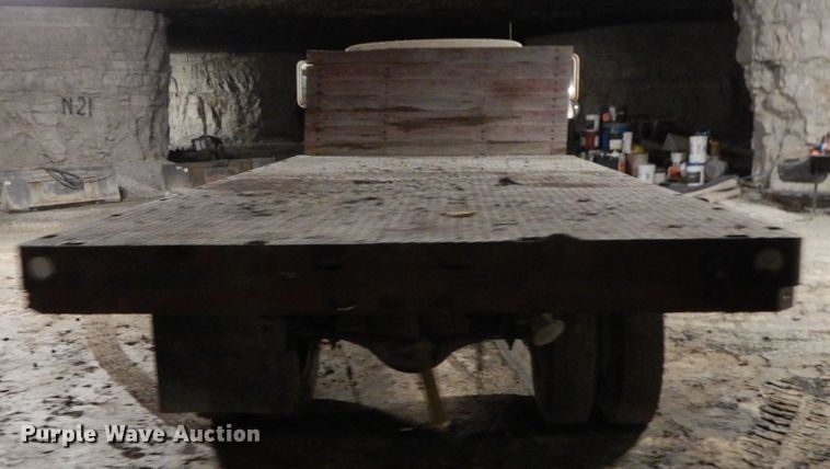 image for item HP9103 1975 Ford F700  dump flatbed truck