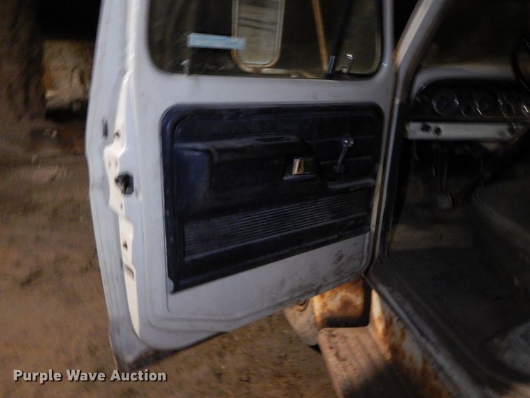 image for item HP9103 1975 Ford F700  dump flatbed truck