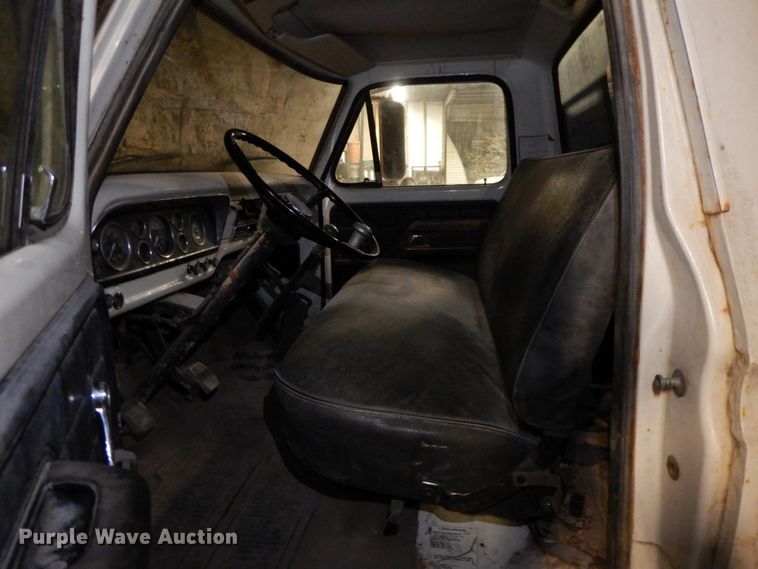 image for item HP9103 1975 Ford F700  dump flatbed truck