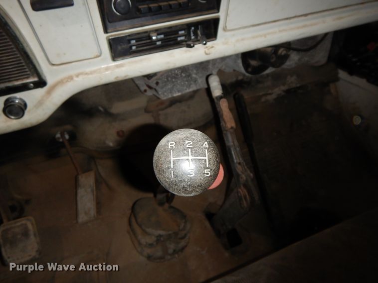 image for item HP9103 1975 Ford F700  dump flatbed truck