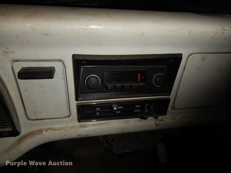 image for item HP9103 1975 Ford F700  dump flatbed truck