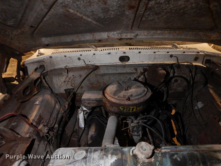 image for item HP9103 1975 Ford F700  dump flatbed truck