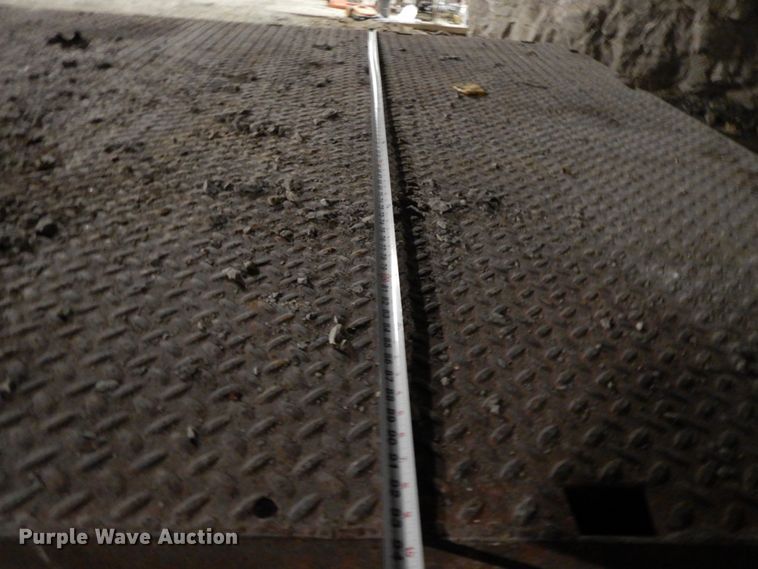 image for item HP9103 1975 Ford F700  dump flatbed truck