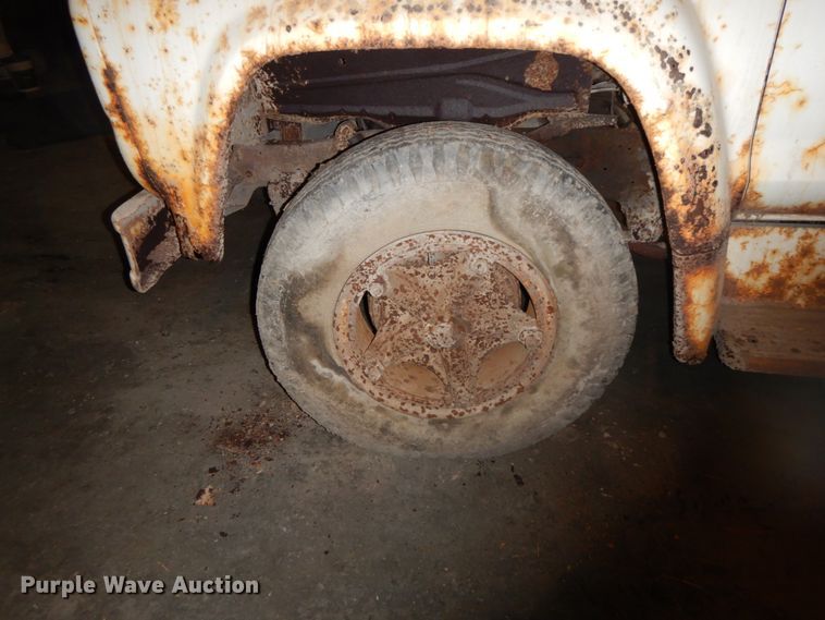 image for item HP9103 1975 Ford F700  dump flatbed truck