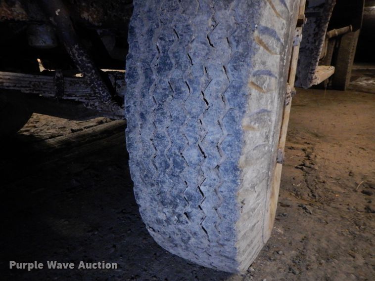 image for item HP9103 1975 Ford F700  dump flatbed truck