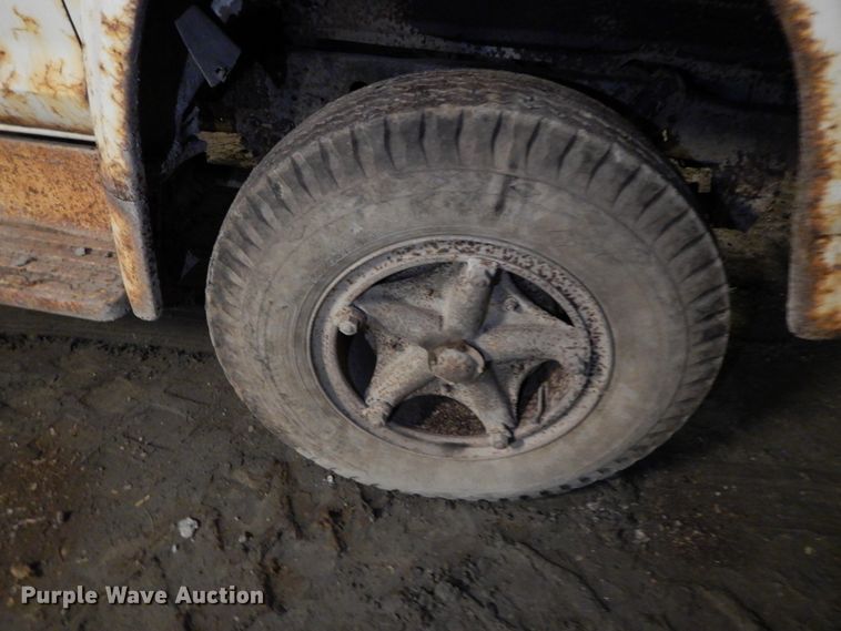 image for item HP9103 1975 Ford F700  dump flatbed truck