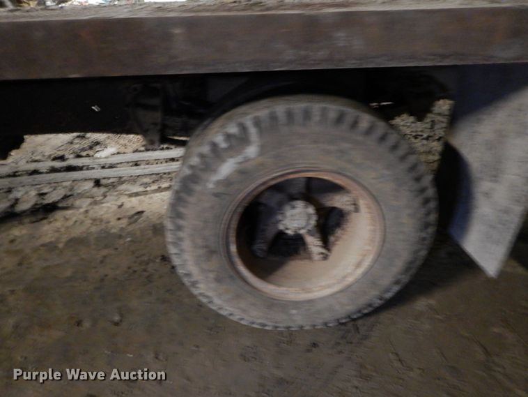 image for item HP9103 1975 Ford F700  dump flatbed truck