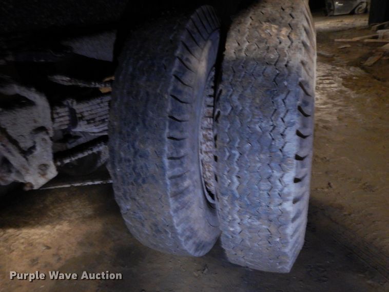 image for item HP9103 1975 Ford F700  dump flatbed truck