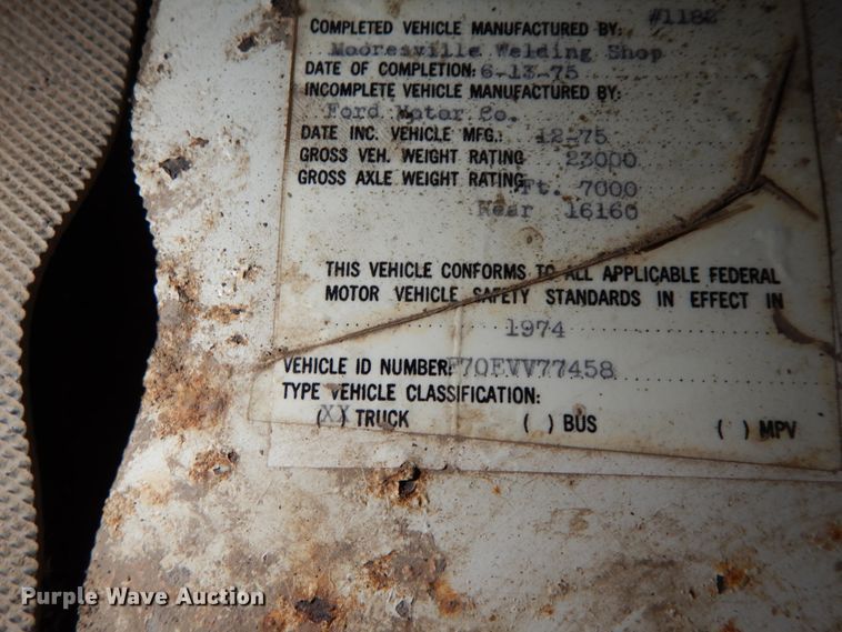 image for item HP9103 1975 Ford F700  dump flatbed truck