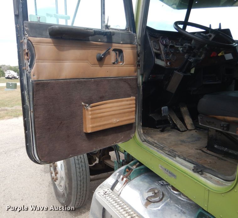 image for item HP9765 1991 Peterbilt 379  dump truck