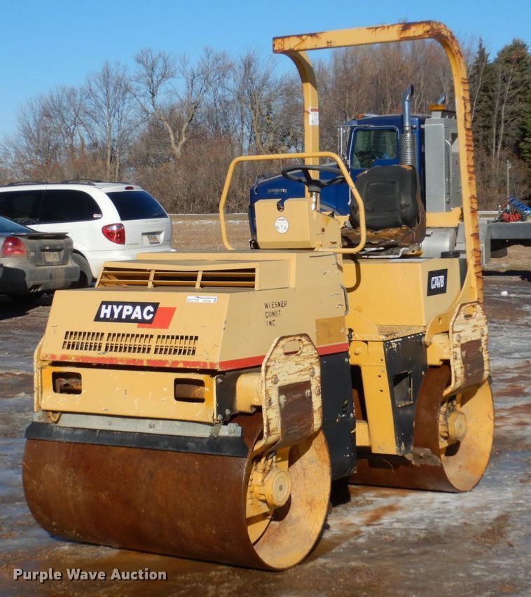 image for item HU9788 1998 Hypac C747B  vibratory double drum roller