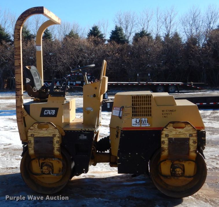 image for item HU9788 1998 Hypac C747B  vibratory double drum roller