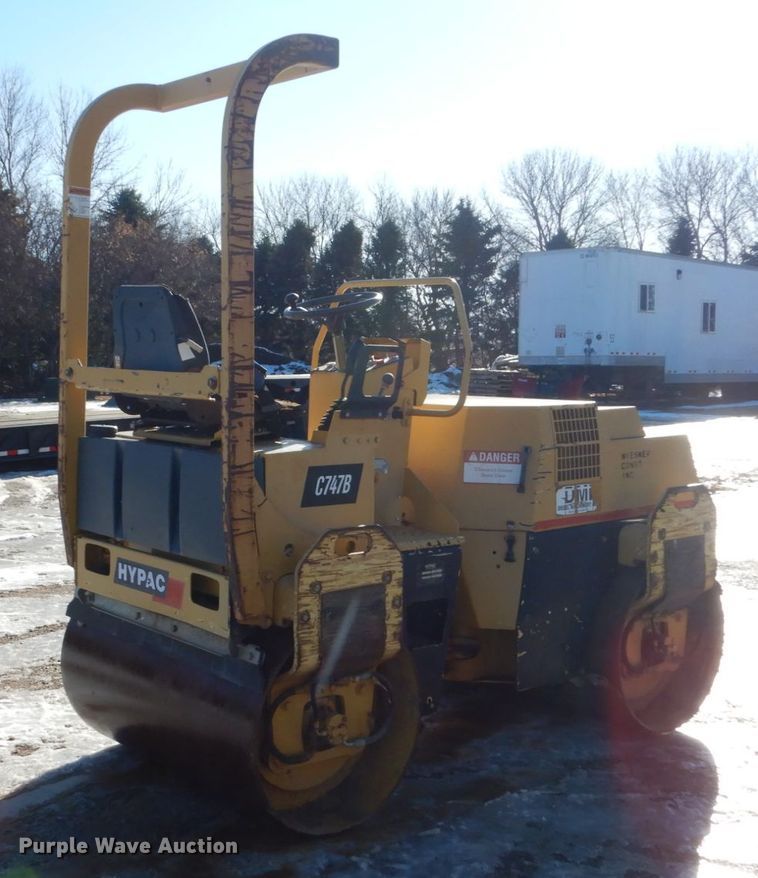 image for item HU9788 1998 Hypac C747B  vibratory double drum roller