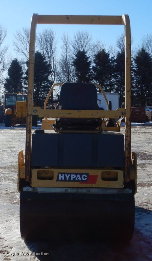 image for item HU9788 1998 Hypac C747B  vibratory double drum roller