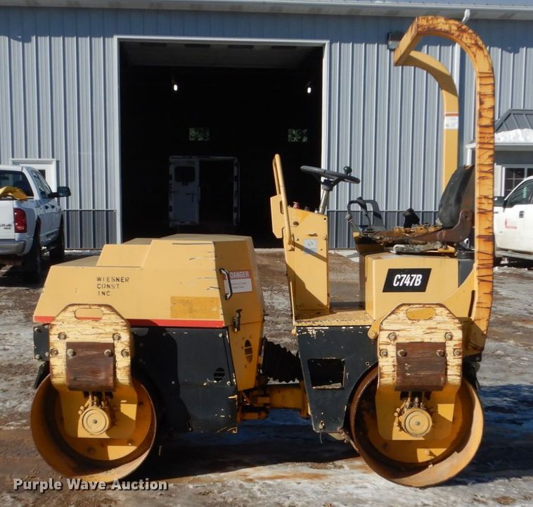 image for item HU9788 1998 Hypac C747B  vibratory double drum roller