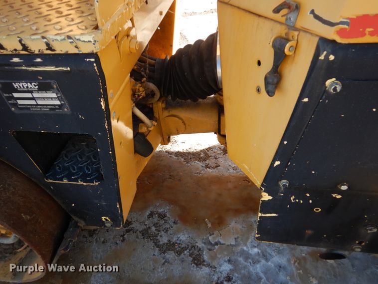 image for item HU9788 1998 Hypac C747B  vibratory double drum roller