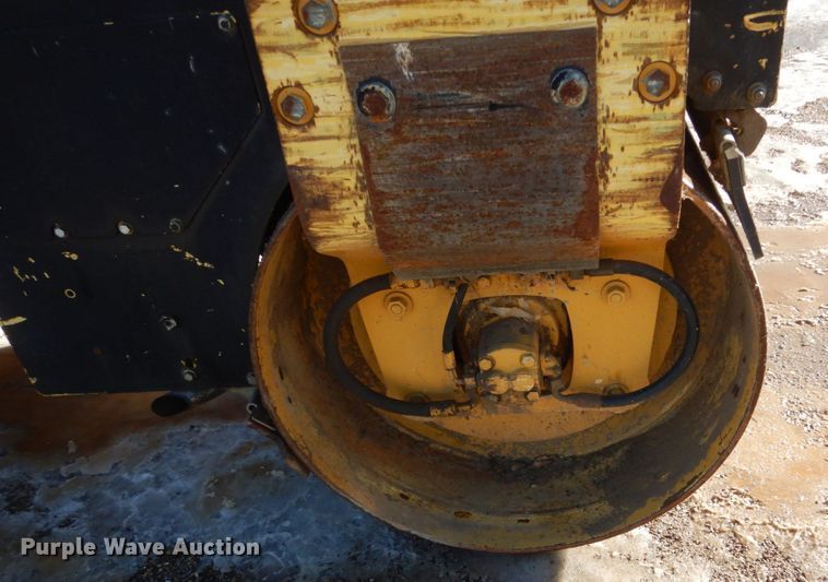 image for item HU9788 1998 Hypac C747B  vibratory double drum roller