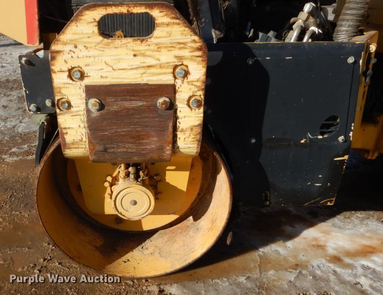 image for item HU9788 1998 Hypac C747B  vibratory double drum roller