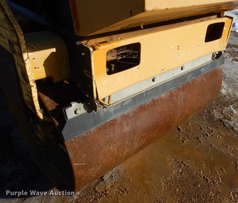 image for item HU9788 1998 Hypac C747B  vibratory double drum roller